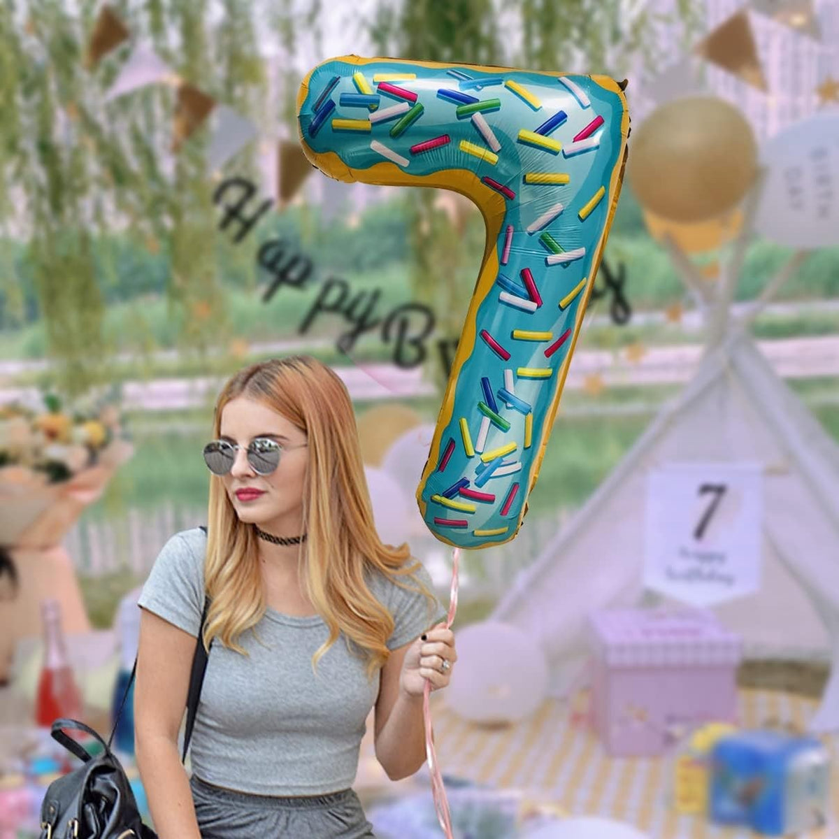 Balon Aniversar Cifra 7, Figurina din Folie Metalizata, Imprimeu Gogosi Candy Bar, Umflare Aer sau Heliu, Inaltime 100 cm, Multicolor