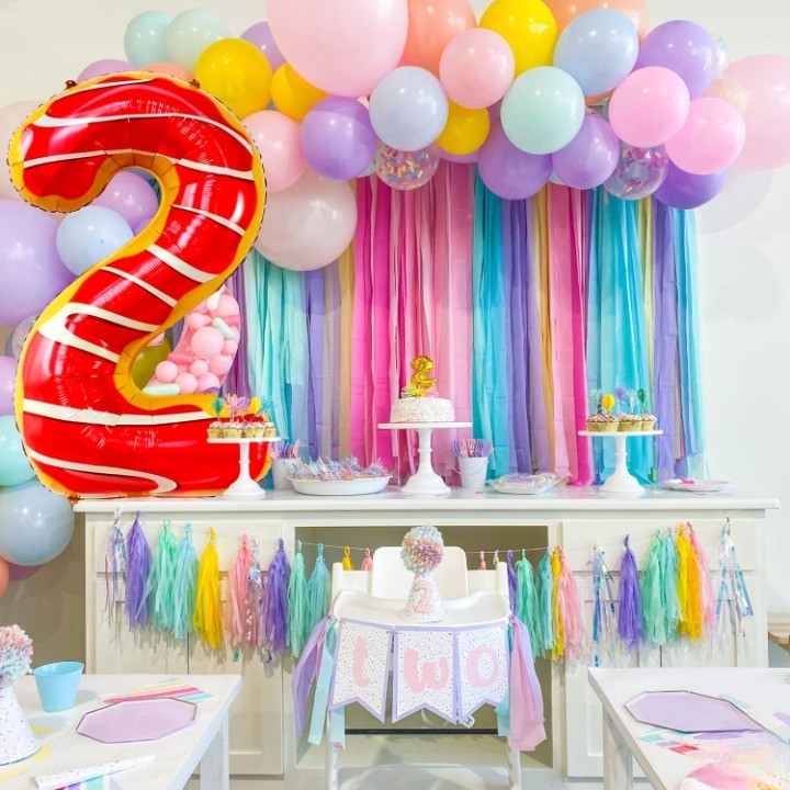Balon Aniversar Cifra 2, Figurina Gigant din Folie Metalizata, Imprimeu Gogosi Candy Bar, Umflare Aer sau Heliu, 100 cm, Multicolor