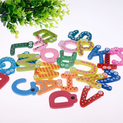 Set Magneti de Frigider pentru Copii, Alfabet A-Z cu Figurine Educative, Litere Majuscule Interactive, Lemn, Multicolor, 26 Piese
