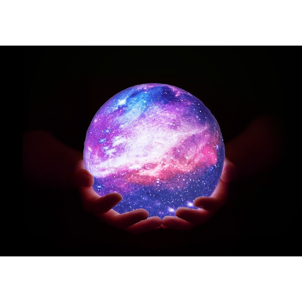 Lampa De Veghe Moon Light 3D In Forma De Luna Cu Stele, Iluminare 7 Culori, Stand Din Lemn, Alimentare Baterii, 15 cm