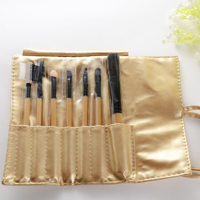 Set Portabil 7 Pensule de Machiaj, Fibre Sintetice si Silicon Moale, Maner Plastic, Include Husa de Depozitare, Auriu