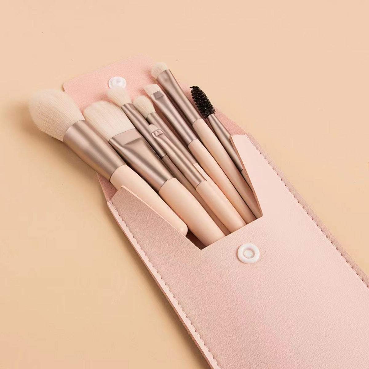 Set 8 Pensule Machiaj Mini Portabile, Kit Profesional pentru Pudra, Fard si Fond de Ten, Manere Ergonomice, Accesorii Aplicare Masti si Skin Care, Include Husa de Depozitare, Bej
