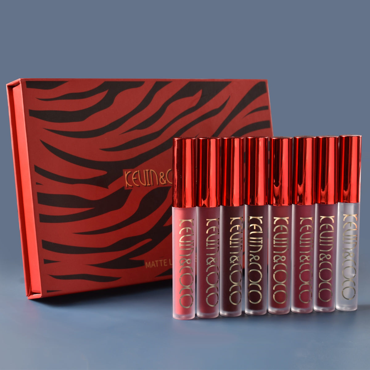 Kevin&Coco, Set 8 Rujuri Lichide Mate, Rezistente la Transfer, Textură Catifelată și Hidratantă, Culori Intens Pigmentate, 8 Bucăți x 2.5 ml