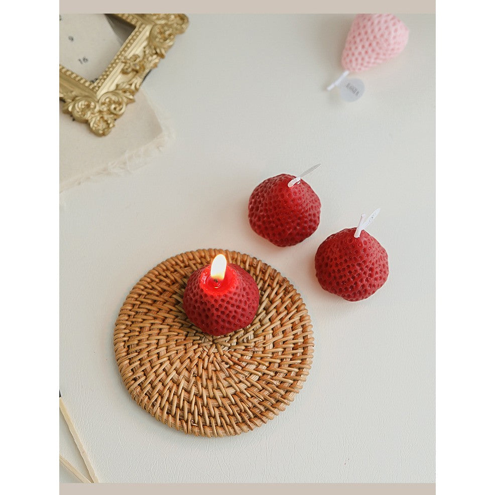 Set 9 Lumanari Parfumate in Forma de Capsuni, Aroma de Capsuni, Amestec Ceara de Soia si Parafina, Turnate Manual, Ardere 30-45 min, 117g, Roz si Rosu