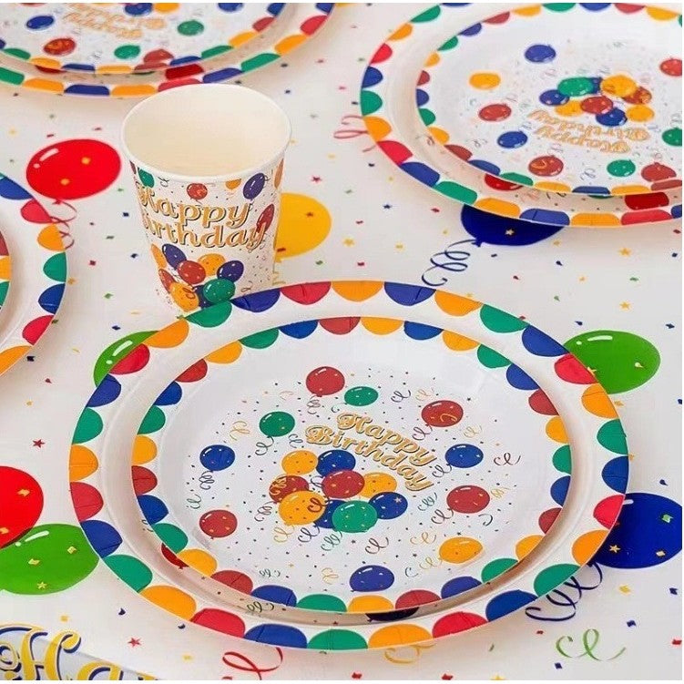 Set 10 Farfurii de Unica Folosinta, Model Happy Birthday pentru Aniversari, Carton Rezistent, Diametru 18 cm, Multicolor