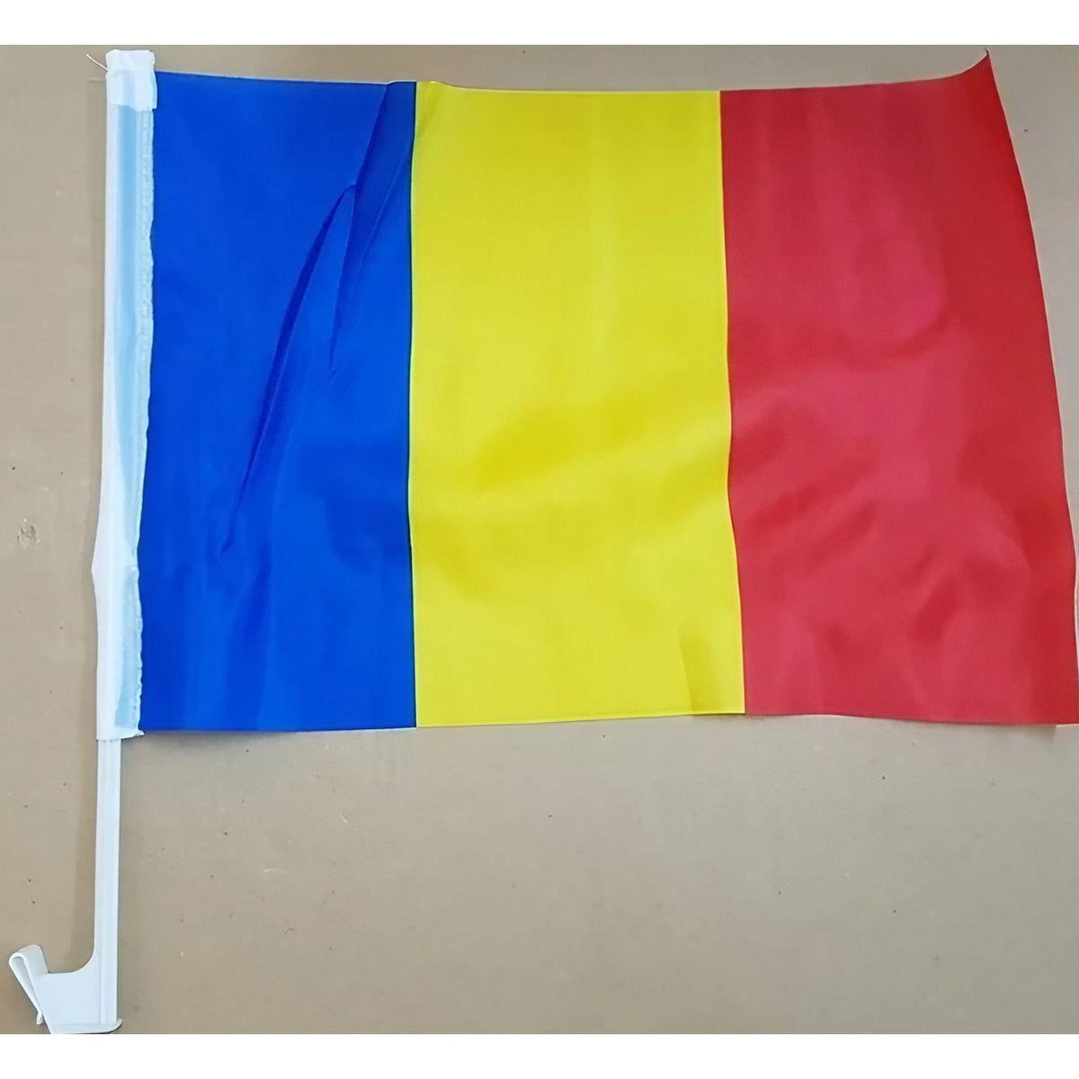 Set 100 Steaguri Auto Tricolor Romania, Drapel cu Suport pentru Geam Masina, Poliester si Plastic, 45 x 30 cm, Multicolor