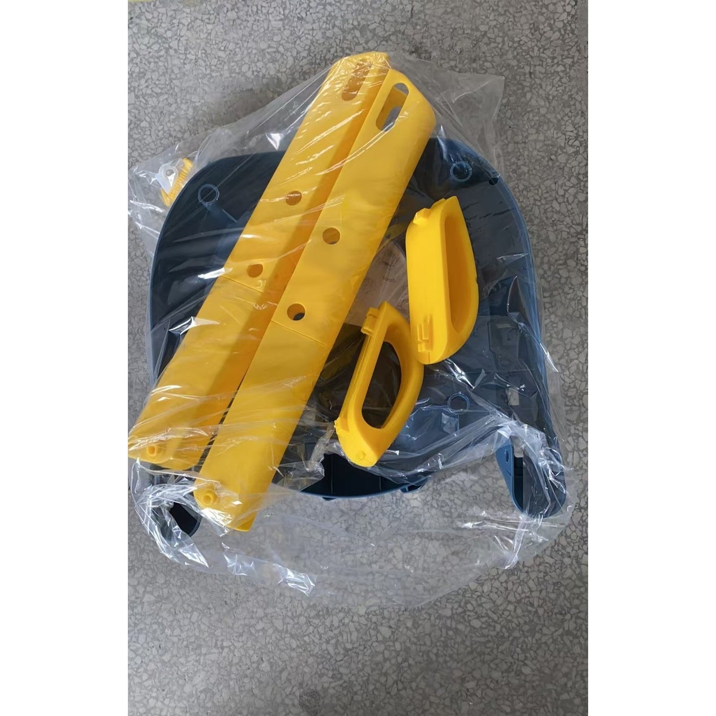 Reductor WC Si Scaunel Inaltator Pentru Copii 1-7 Ani, 2 Trepte Reglabile, Pliabil Cu Spatar Si Manere, Colac Moale PVC, Plastic, 58 x 39.5 x 35 cm, Albastru/Portocaliu