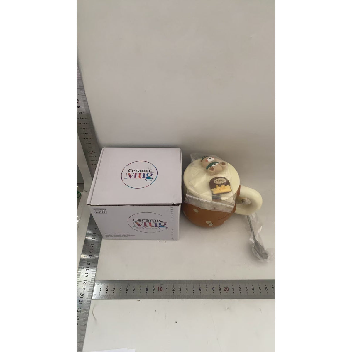 Cana din Ceramica pentru Ceai sau Cafea, Model Urs cu Figurina Magnetica Detasabila, Include Capac si Lingurita Metalica, 400 ml, Maro Inchis