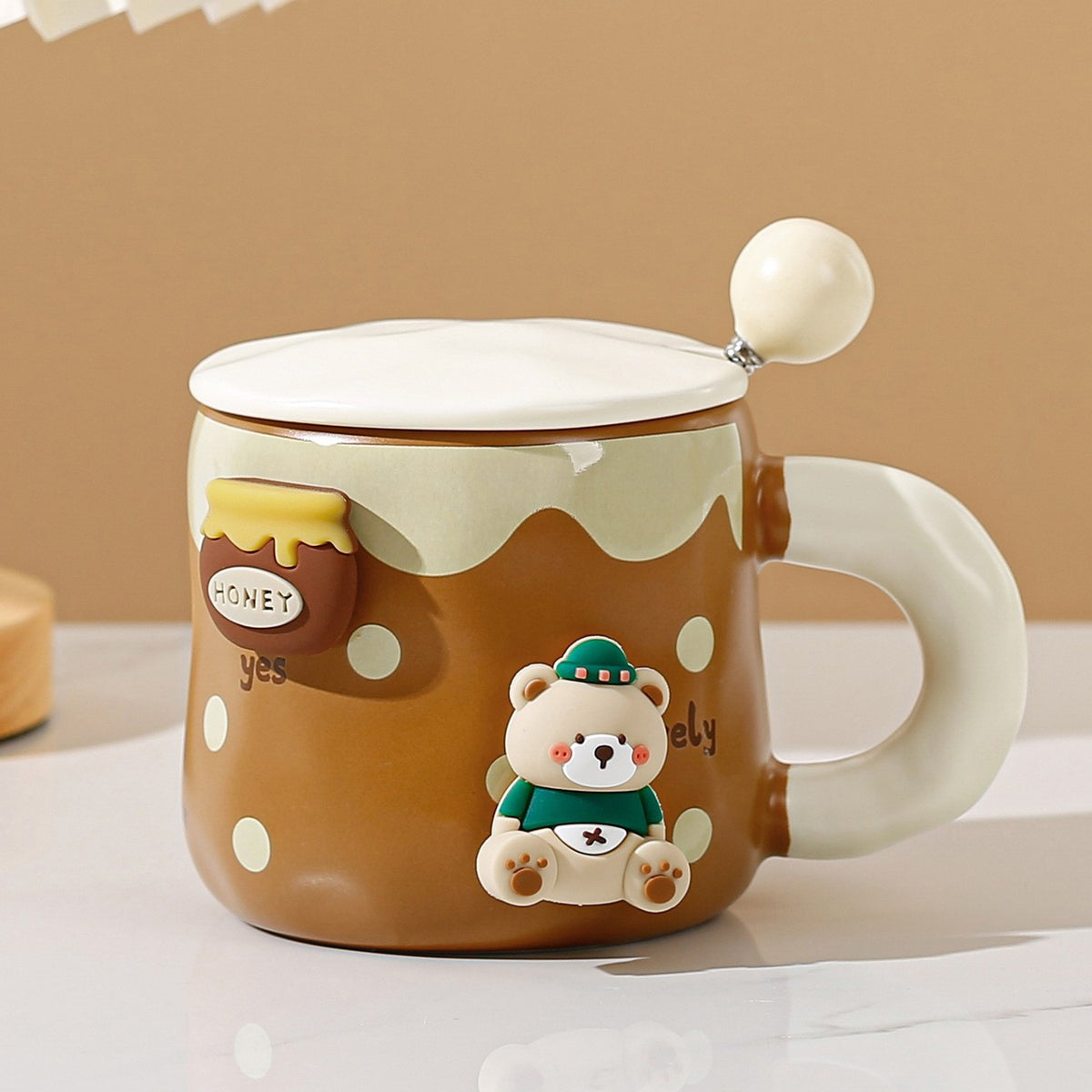 Cana din Ceramica pentru Ceai sau Cafea, Model Urs cu Figurina Magnetica Detasabila, Include Capac si Lingurita Metalica, 400 ml, Maro Inchis