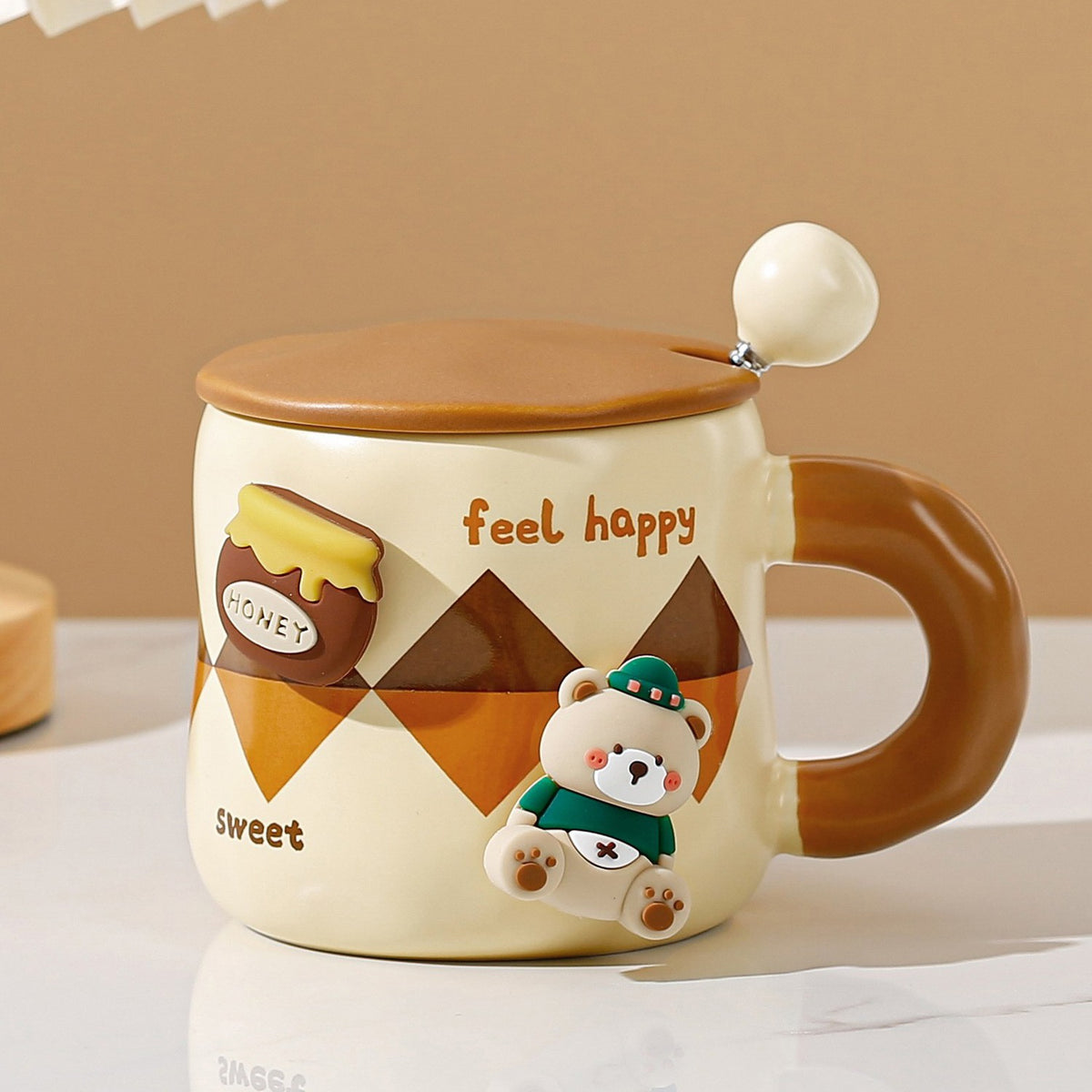 Cana din Ceramica pentru Ceai sau Cafea, Model Urs cu Figurina Magnetica Detasabila, Include Capac si Lingurita Metalica, 400 ml, Crem