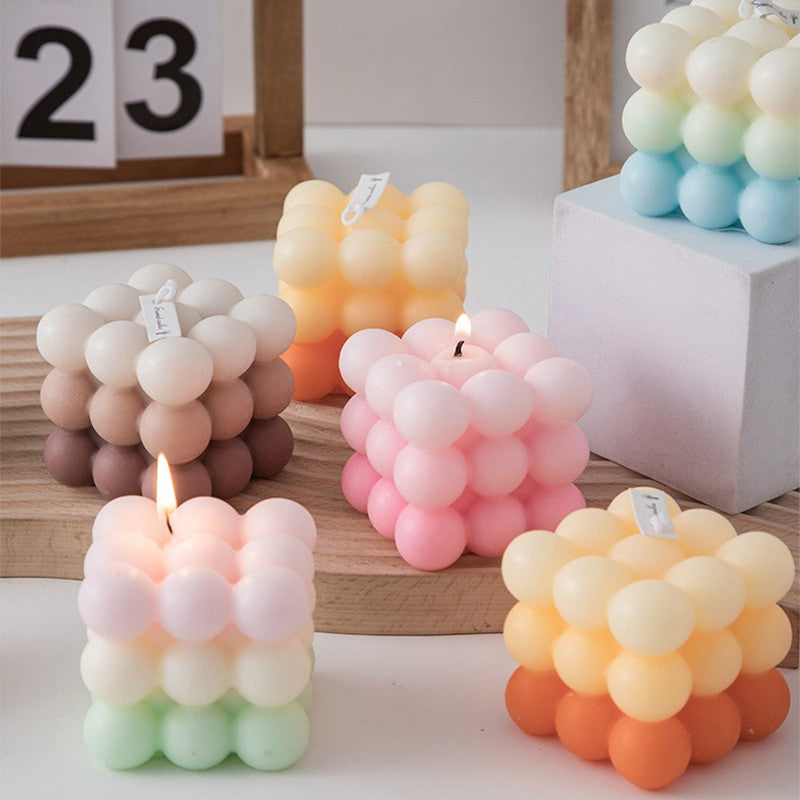 Lumanare Parfumata din Ceara de Soia, Model Cub in 3 Culori Gradient, Aroma Piersic Alb, 6x6x6 cm, Roz