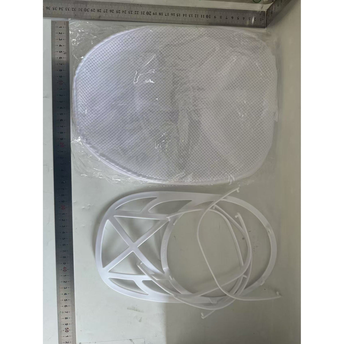 Husă de Spălare pentru Șapcă, Protecție Anti-Deformare cu Suport Inclus și Fermoar, Poliester, 25 x 34 cm, Alb