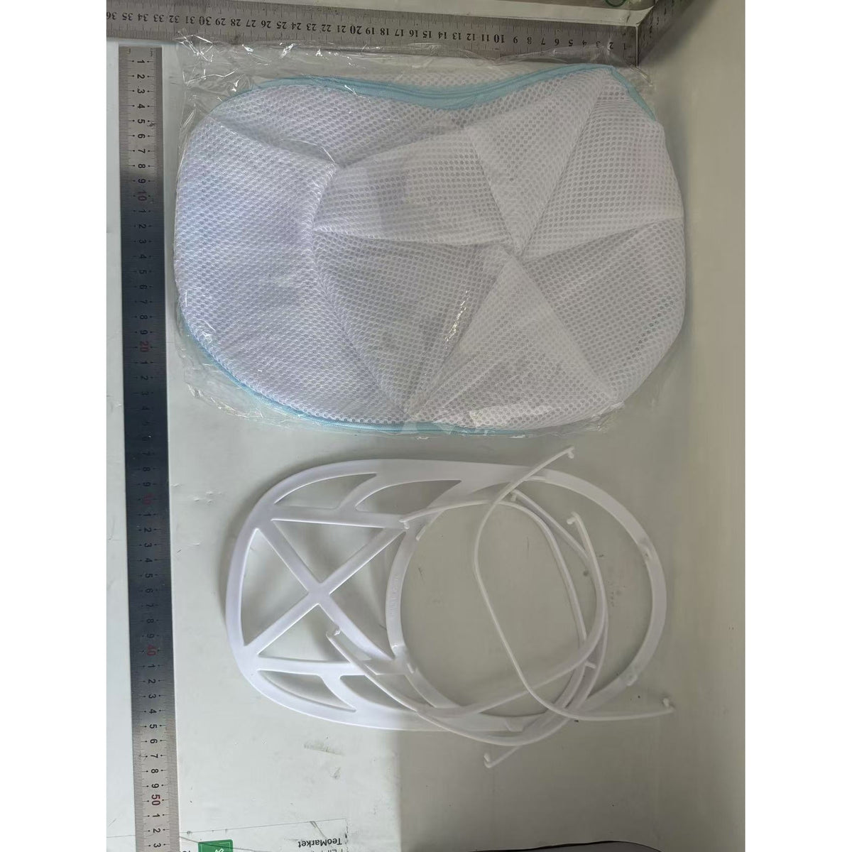 Husă de Spălare pentru Șapcă, Protecție împotriva Deformării cu Suport Inclus, Poliester cu Fermoar, 25 x 34 cm, Circumferință 53 cm, Alb/Albastru