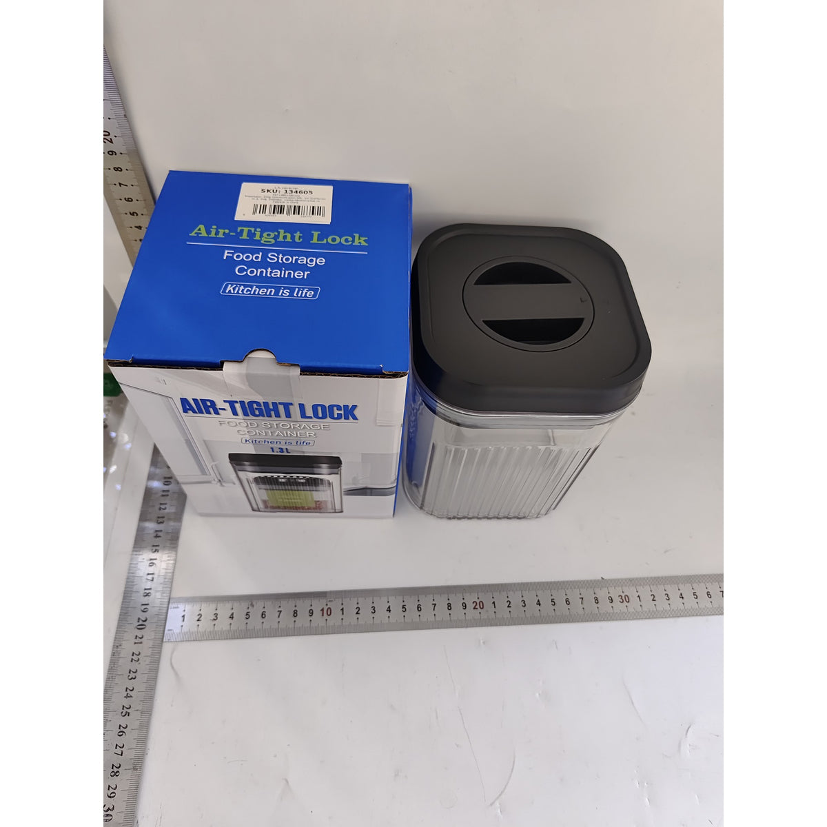 Container Depozitare Alimente si Cereale, Recipient Etans pentru Bucatarie, Plastic Transparent cu Capac Negru, 1.3 Litri
