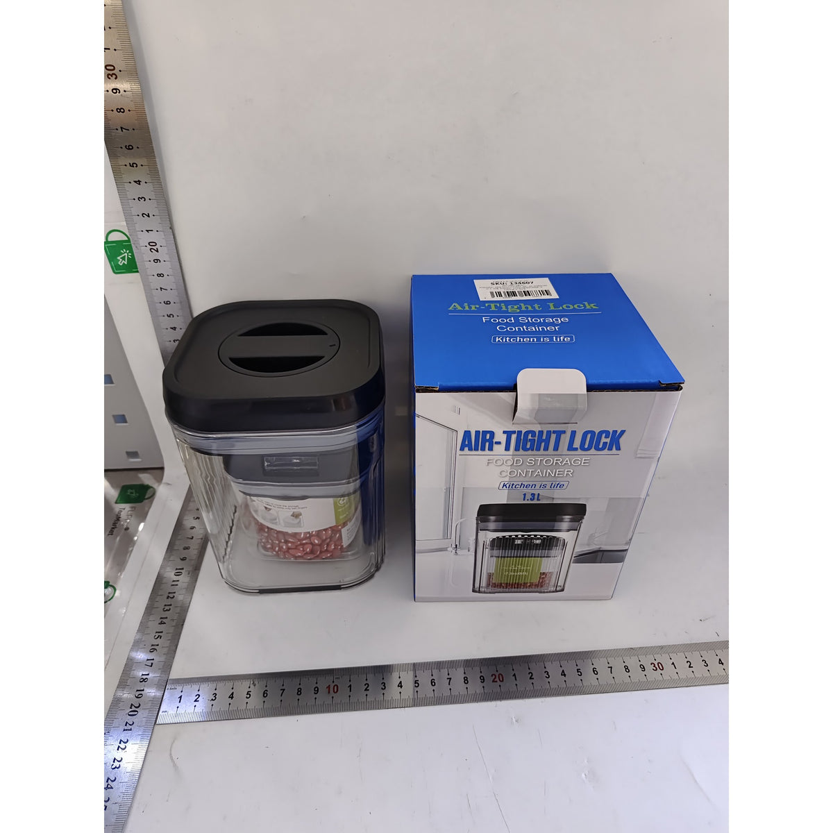 Set 2 Cutii Depozitare Alimente si Cereale, Recipiente Bucatarie Etanse, Plastic Transparent, Capac Negru, 0.5 L si 1.3 L