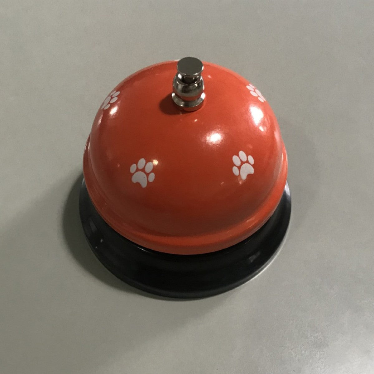 Clopotel Metalic Multifunctional pentru Dresaj Animale, Receptie si Restaurante, Design Labuta, Metal si Plastic, 7.5 x 7.5 x 6.5 cm, Portocaliu cu Alb