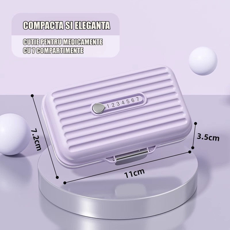 Cutie Medicamente si Organizator Vitamine, 7 Compartimente Individuale, Inchidere Metalica Securizata, Design Compact si Portabil, 11x7.2x3.5 cm, Mov Pastel