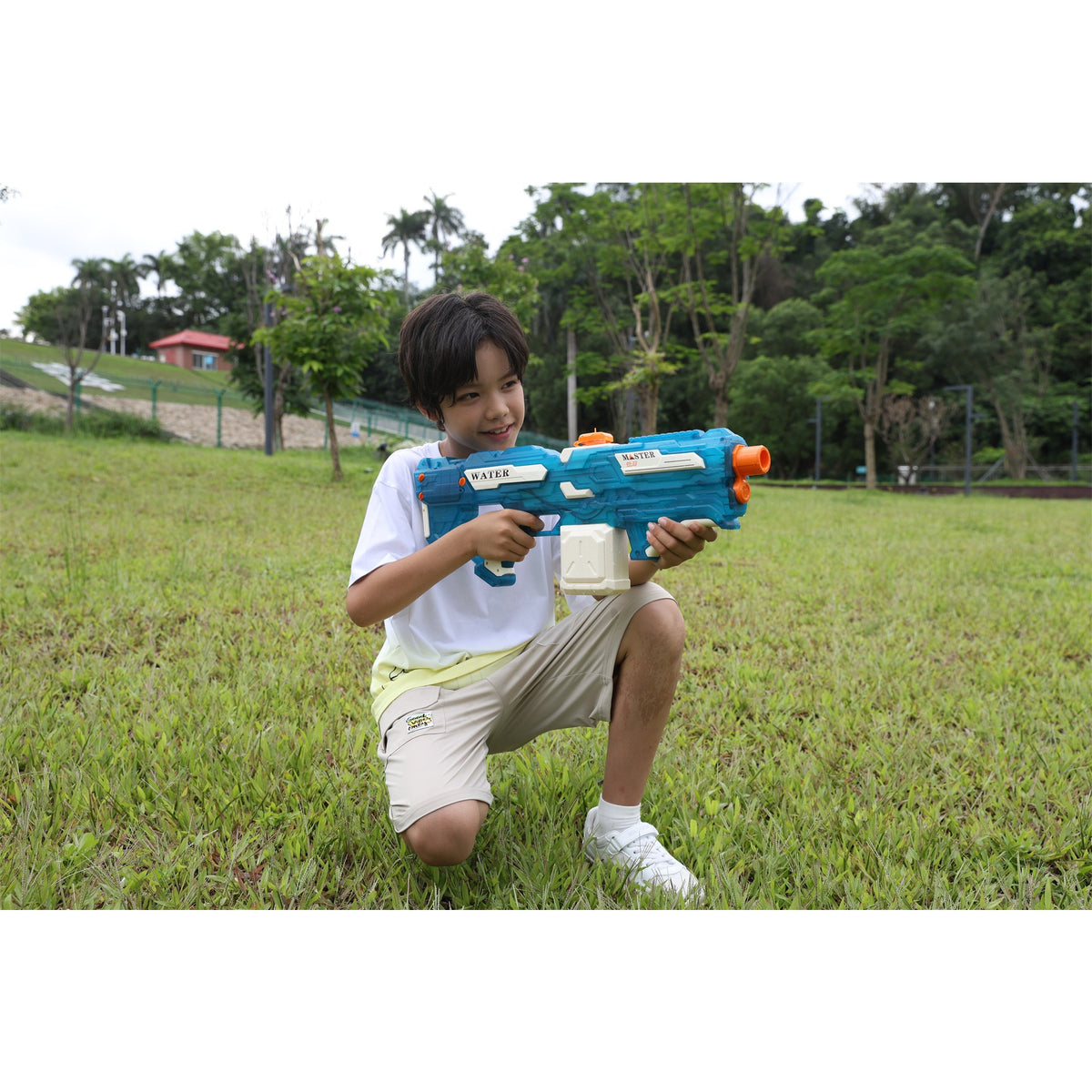 Pistol cu Apa Electric, Tragere Automata si Incarcare USB, Raza Stropire 10 m, Rezervor 650 ml, Plastic, +6 Ani, 59 x 23 x 6 cm, Albastru