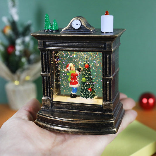 Decoratiune de Craciun Tip Semineu si Ceas, Glob de Zapada cu Sclipici si Iluminare LED, Model Elf cu Lumanare, Plastic si Cristal, 11.5 x 8.5 x 6.5 cm, Bronz Antichizat