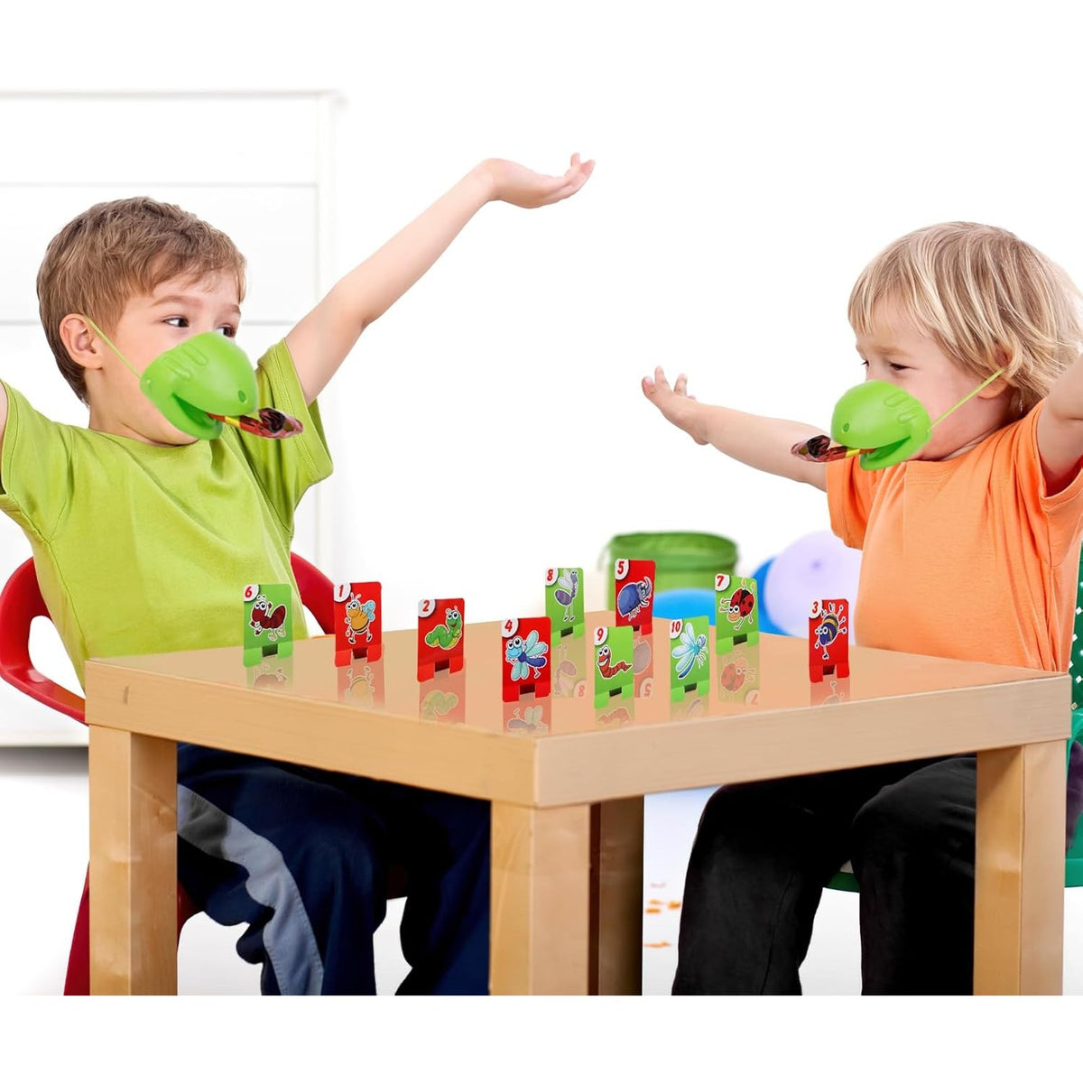 Joc de Societate Tip Cameleon, Interactiv de Dexteritate cu Masti si Limbi Lipicioase, Plastic si Carton, Varsta +4 Ani, Multicolor, 2 Jucatori