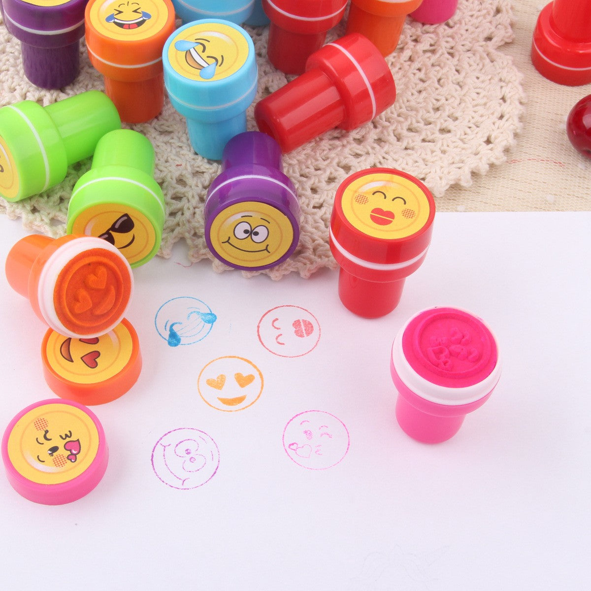 Set 26 Stampile pentru Copii, Model Emoji Fete Zambitoare, Cerneala Inclusa, Material Plastic si EVA, 4-6 Ani, Multicolor, 20 x 10 x 2 cm