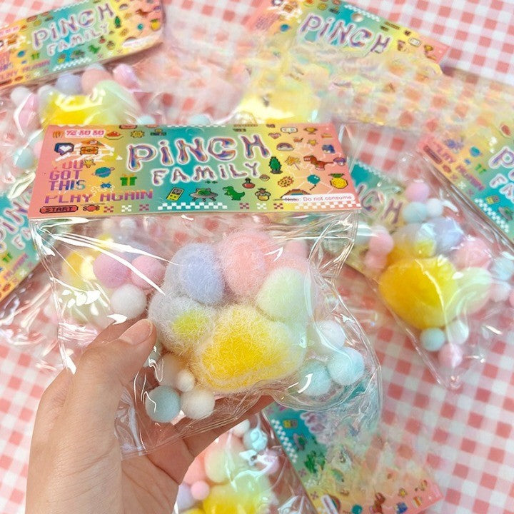 Jucarie Antistres Squishy, Model Labuta de Pisica Pufoasa, Revenire Lenta, Material Moale, 6x6 cm, 70g, Multicolor