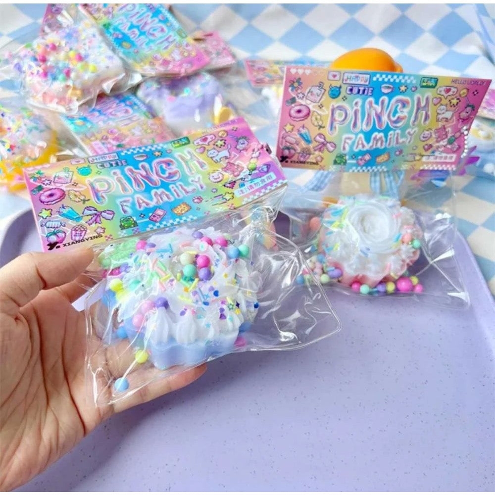 Jucarie Antistres Squishy, Model Prajitura cu Revenire Lenta, Jucarie Senzoriala tip Squeeze, Spuma Moale, 8x8 cm, 90g, Multicolor