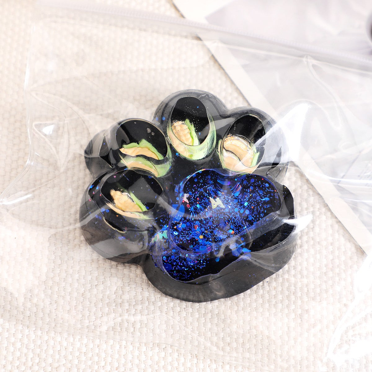 Jucarie Antistres Squishy, Model Labuta de Pisica, Revenire Lenta, Textura Moale pentru Relaxare, Material TPR Elastic, 6.5 x 6 cm, Negru cu Insertii, 1 Bucata