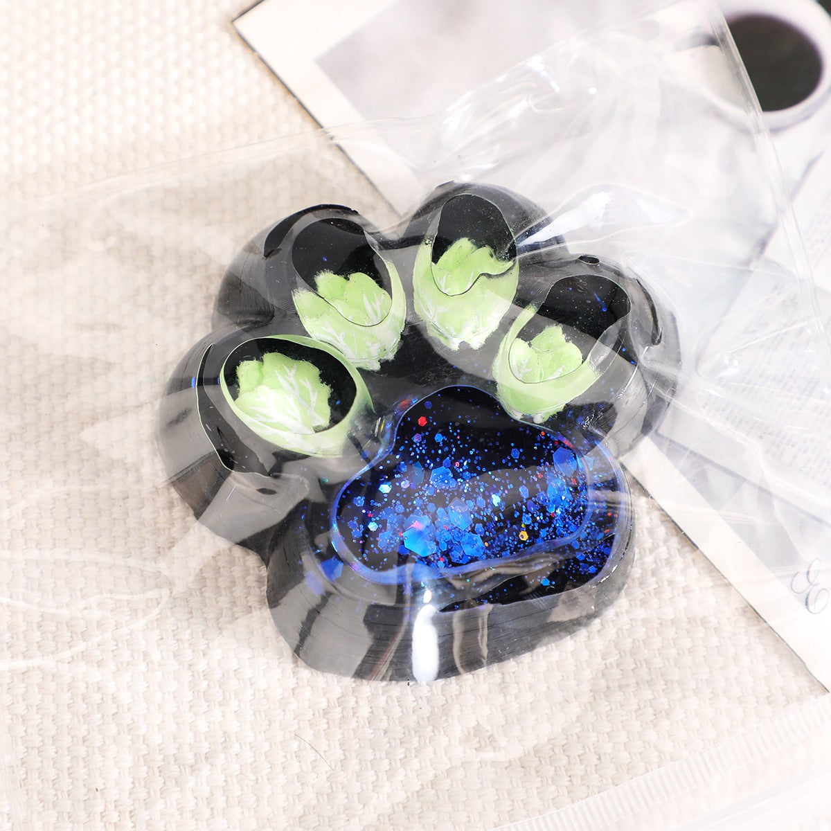 Jucarie Antistres Squishy, Model Labuta de Pisica, Revenire Lenta, Textura Moale pentru Relaxare, Material TPR Elastic, 6.5 x 6 cm, Negru cu Insertii, 1 Bucata