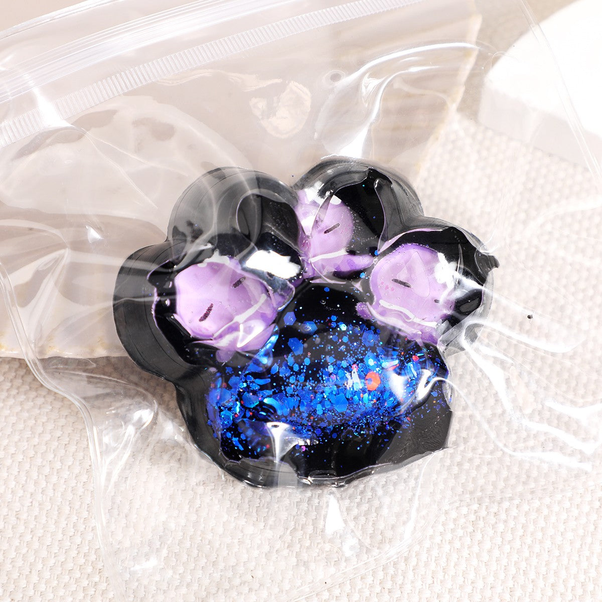 Jucarie Antistres Squishy, Model Labuta de Pisica Cat Paw, Revenire Lenta, Material TPR Moale, 6.5 x 6 cm, Negru cu Insertii Meduze