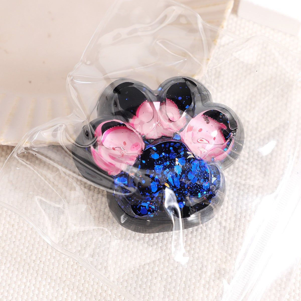 Jucarie Antistres Squishy, Model Labuta de Pisica Cat Paw, Revenire Lenta, Material TPR Moale, 6.5 x 6 cm, Negru cu Insertii Meduze