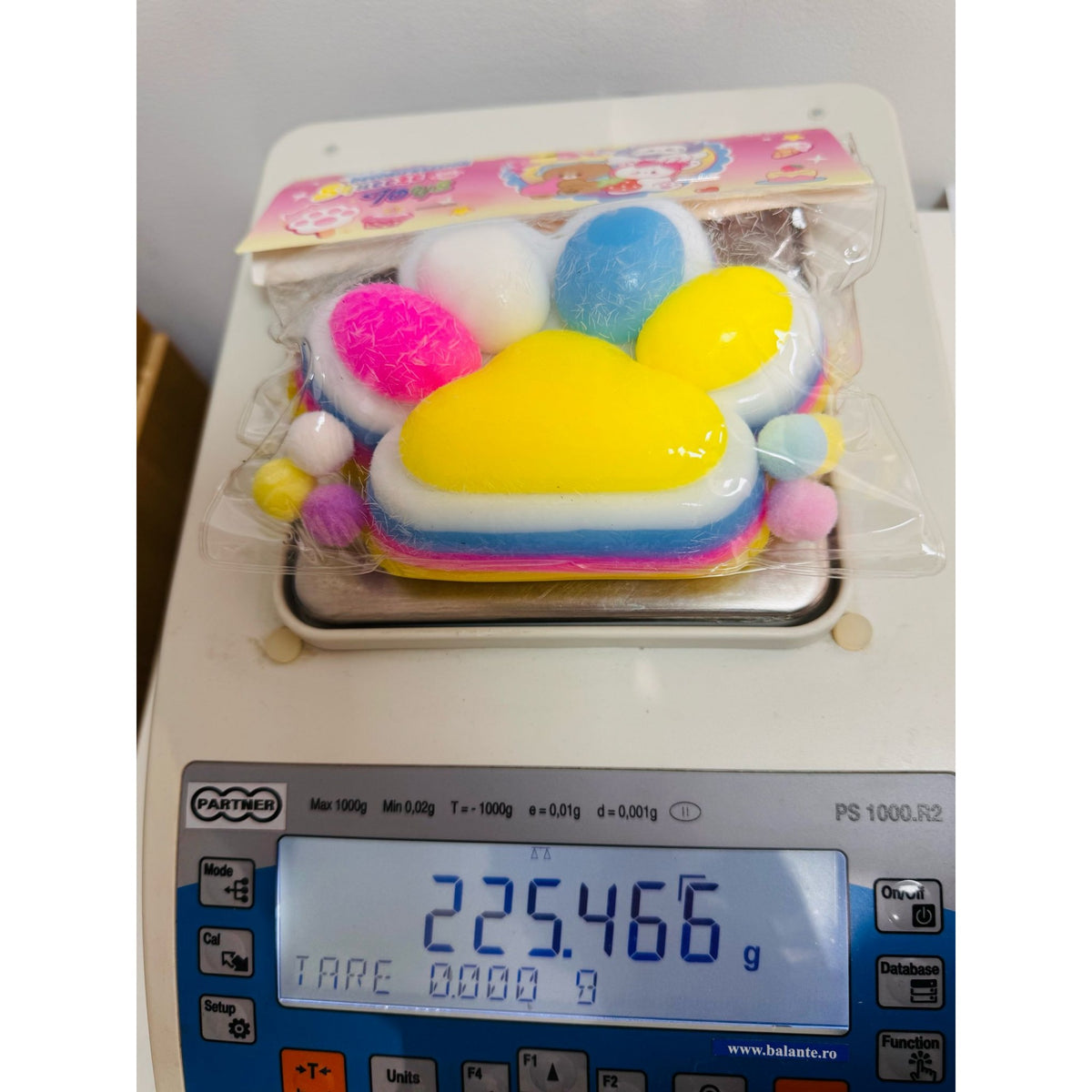 Jucarie Antistres Squishy, Model Labuta de Pisica Pufoasa cu Revenire Lenta, Spuma Moale Squeeze Pinch, 220g, 12.5 x 10.5 cm, Galben-Multicolor