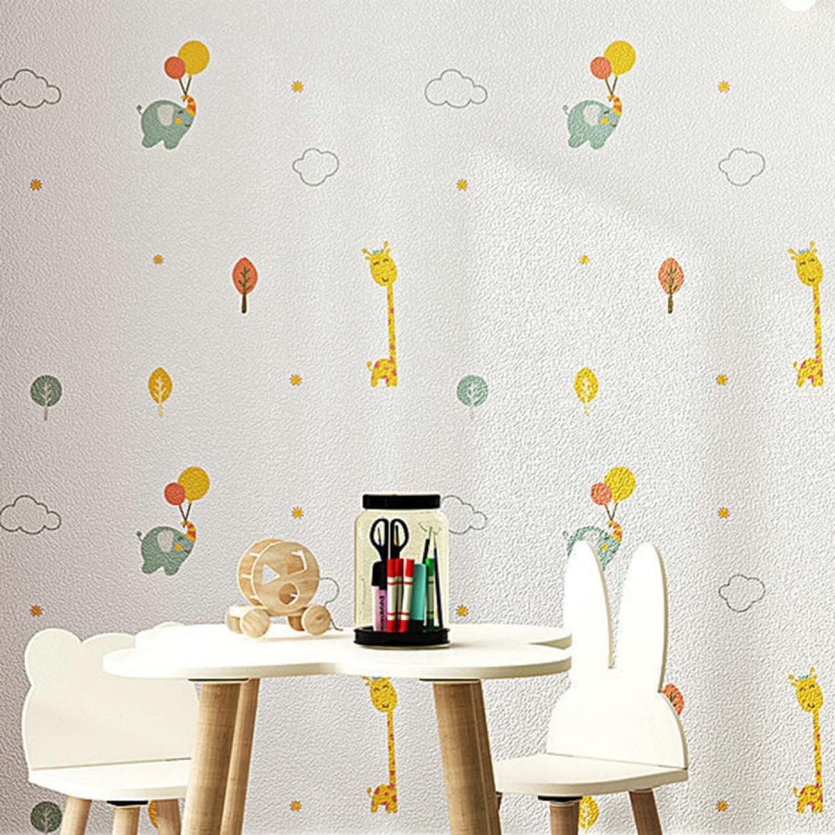 Tapet Autoadeziv Rola pentru Perete, Panou Decorativ Izolant Termic si Fonic, Spuma XPE si Panza, Model Girafa si Elefant, 10 m x 50 cm, Grosime 2.5 mm, Multicolor