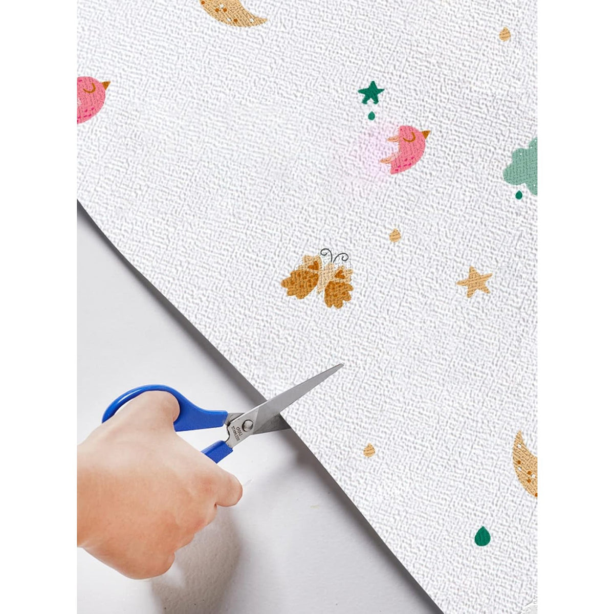Tapet Autoadeziv Rola pentru Perete, Panou Decorativ Izolant Termic si Fonic, Spuma XPE si Panza, Model Girafa si Elefant, 10 m x 50 cm, Grosime 2.5 mm, Multicolor