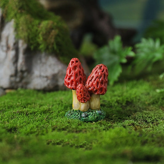 Decoratiune Miniatura pentru Ghiveci si Gradina, Model 3 Ciupercute Realiste, Rasina Rezistenta, 3.2 x 4.5 cm, Rosu/Galben