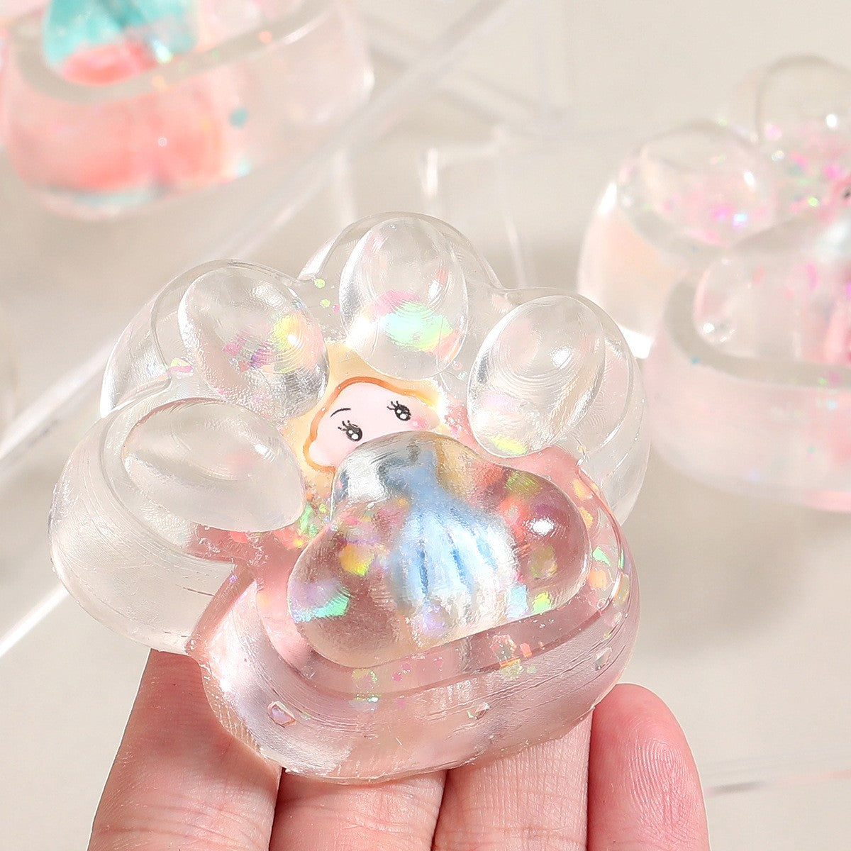 Jucarie Antistres Squishy, Labuta de Pisica Pufoasa cu Revenire Lenta, Model Printesa, Material TPR Flexibil, 7 x 6.5 cm, Multicolor