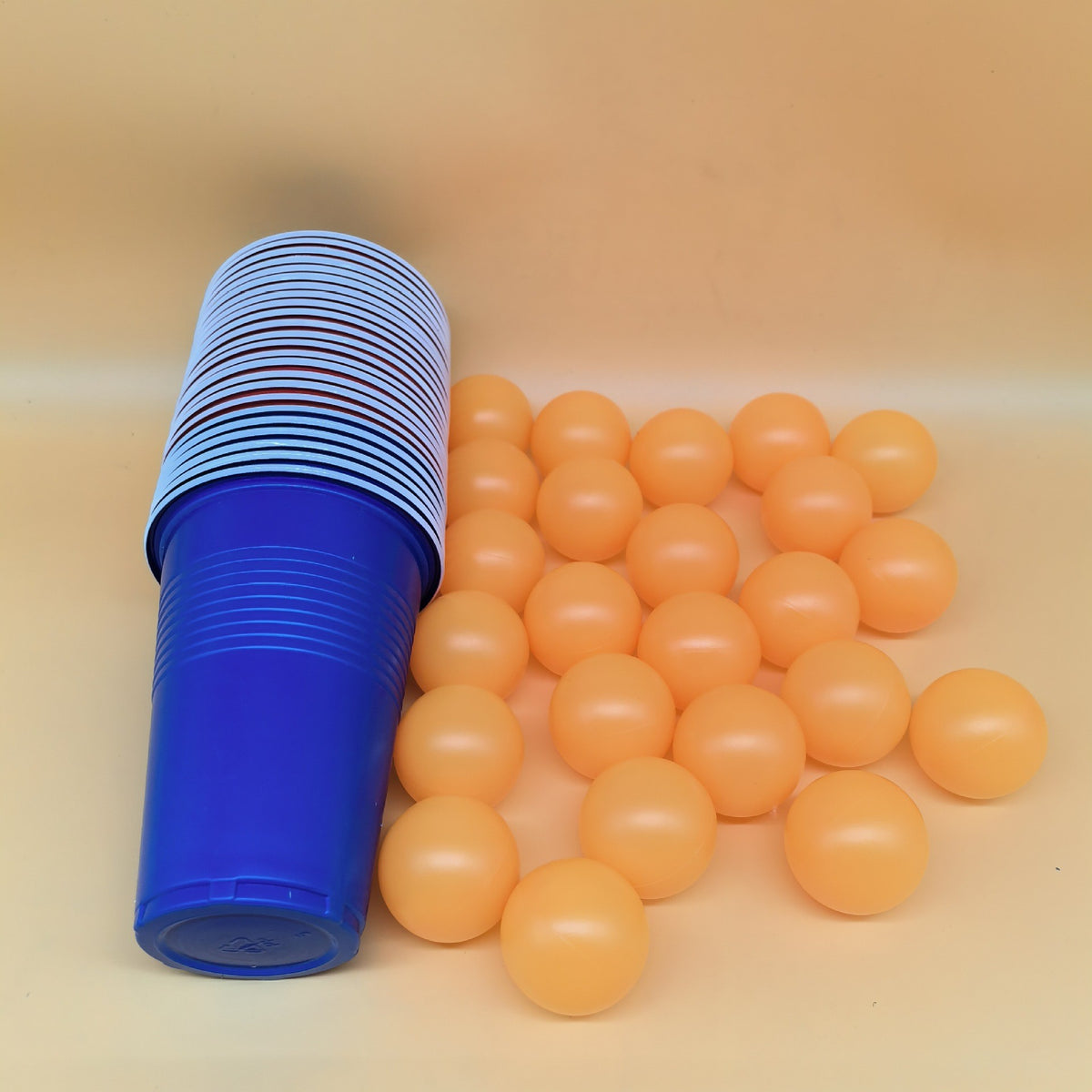 Joc de Baut Beer Pong, Set Interactiv pentru Petreceri Adulti, 24 Pahare Reutilizabile si 24 Mingi de Tenis, Plastic, Albastru Portocaliu