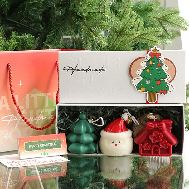 Set Lumanari Parfumate De Craciun Si Figurine Artizanale, Gift Box Cu Mos Craciun, Brad Si Casuta, Ceara De Soia Naturala, Multicolor, 3 Bucati, 450 g