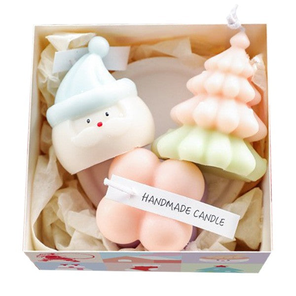Set Cadou Lumanari Parfumate de Craciun, Kit Aromaterapie Artizanal, Forme Festive Mos Craciun si Brad, Trandafir si Lavanda, 3 Bucati, 11 x 11 x 7.5 cm, Roz si Verde Pastel