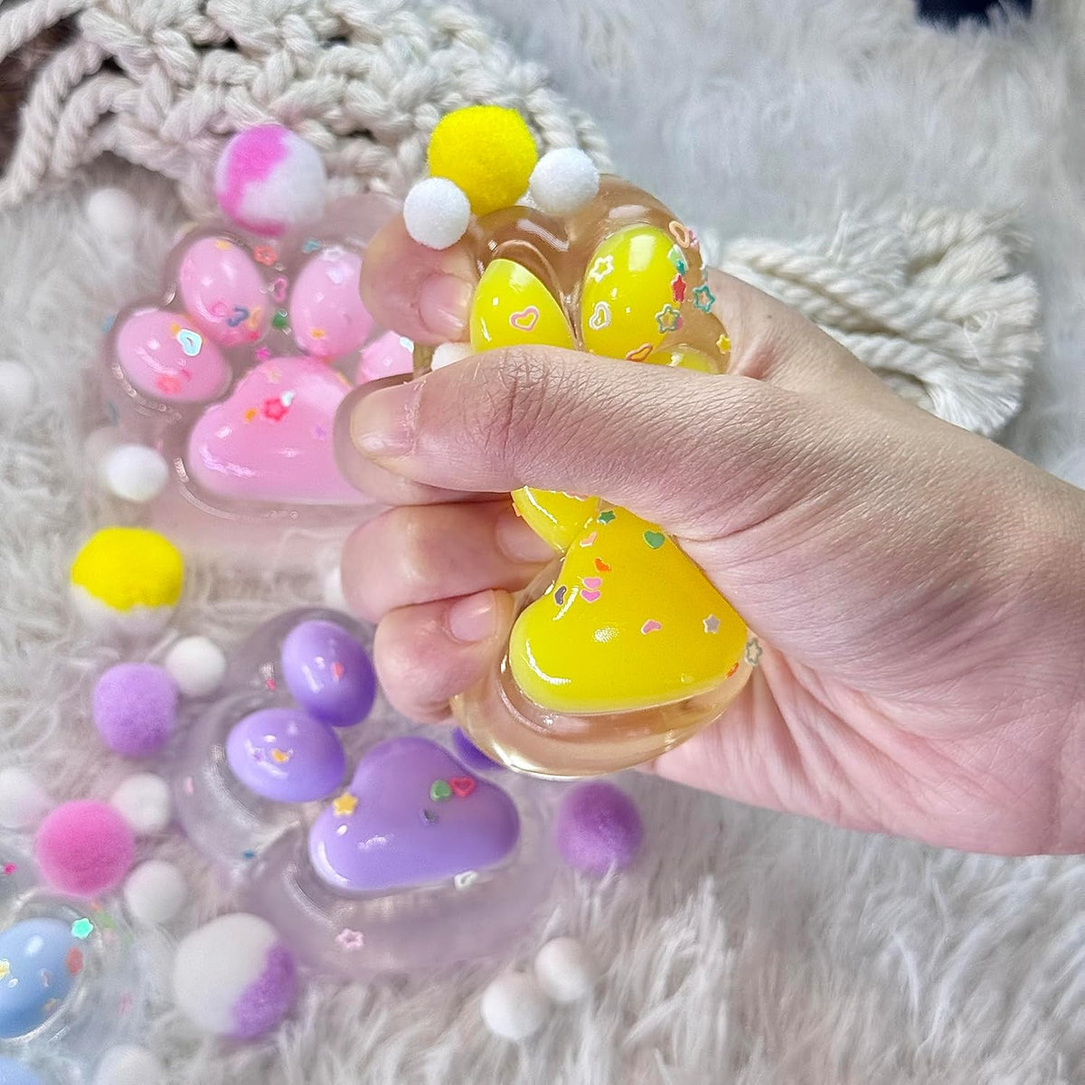 Jucarie Antistres Squishy, Labuta de Pisica Pufoasa, Revenire Lenta pentru Terapie Senzoriala, Material TPR, 7.5 cm, Multicolor