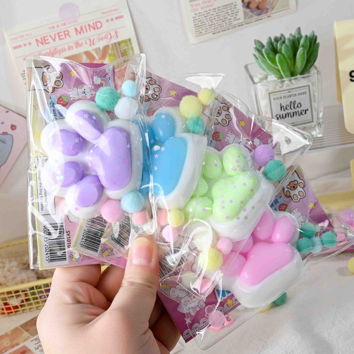Jucarie Antistres Squishy, Labuta de Pisica Pufoasa cu Revenire Lenta, Material TPR Moale, 7.5 x 8.5 cm, Multicolor