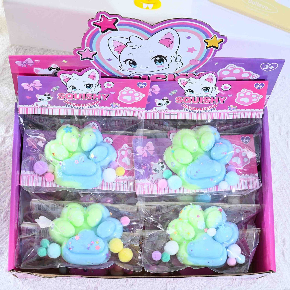 Jucarie Antistres Squishy, Labuta de Pisica Pufoasa cu Revenire Lenta, Material TPR Moale, 7.5 x 8.5 cm, Multicolor