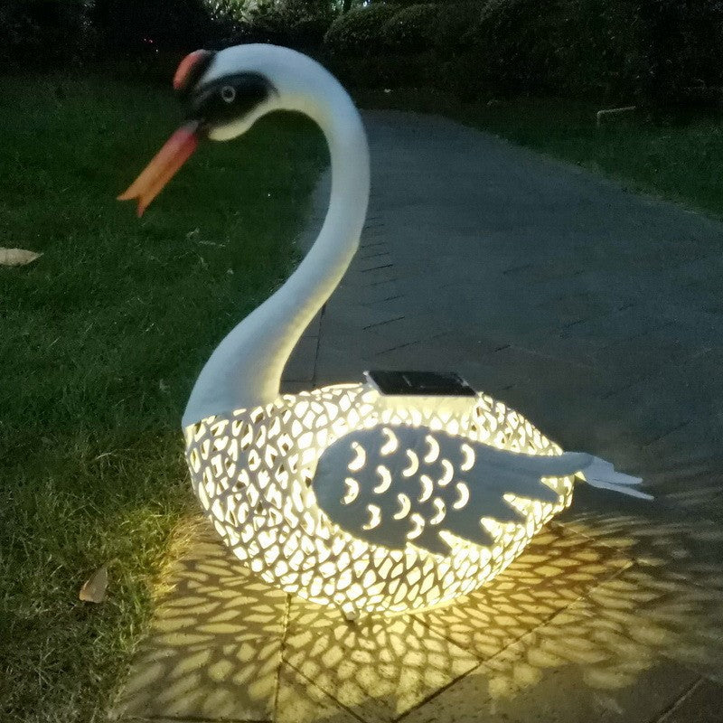 Decoratiune Gradina cu Lampa Solara LED, Model Lebada, Ornament Exterior Rezistent la Intemperii, Metal, 39.5 x 35.5 x 14 cm, Alb