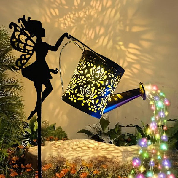 Decoratiune Solara de Gradina, Model Zana cu Stropitoare si LED-uri Tip Cascada, Ornament Metalic Exterior, Lumina Alb Cald, Inaltime 63 cm, Negru