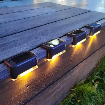 Set 4 Aplice Solare LED pentru Trepte și Borduri, Impermeabile IP65, Autonomie 8-10h, Material ABS, Lumina Alb Cald, 7.9 x 5 cm, Negru