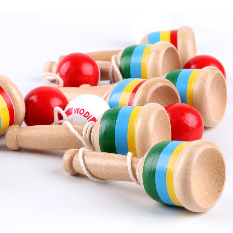 Wodi Jucarie Cupa de Indemanare cu Bila, Sabie Minge pentru Coordonare Ochi-Mana, Joc Traditional Stil Kendama, Lemn Natur, 10 x 3 cm, Rosu