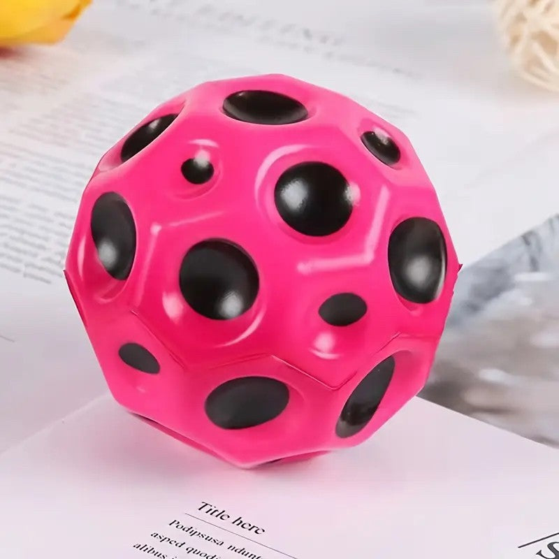 Minge Saltareata Hiperelastica, Space Moon Ball Antistress pentru Copii, Design Aerodinamic cu Gauri, Poliuretan, Diametru 66 mm, Roz