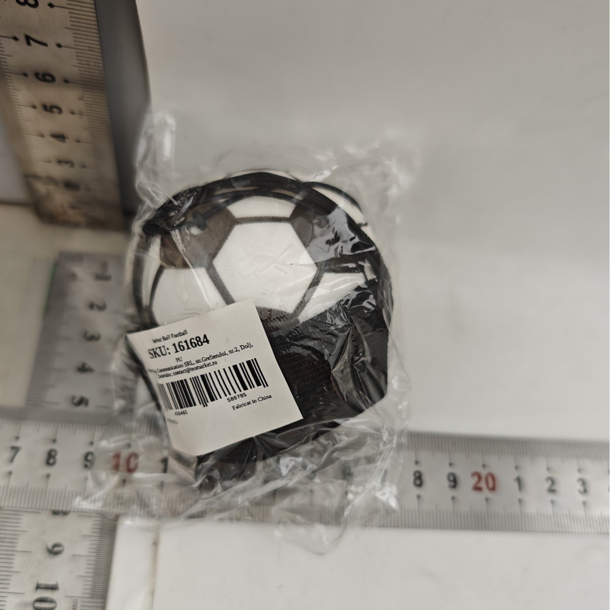 Minge Saltareata Hiperelastica Space Moon Ball, Jucarie Antistress cu Fixare de Mana, Model Fotbal, Cauciuc, 66 mm, Alb/Negru