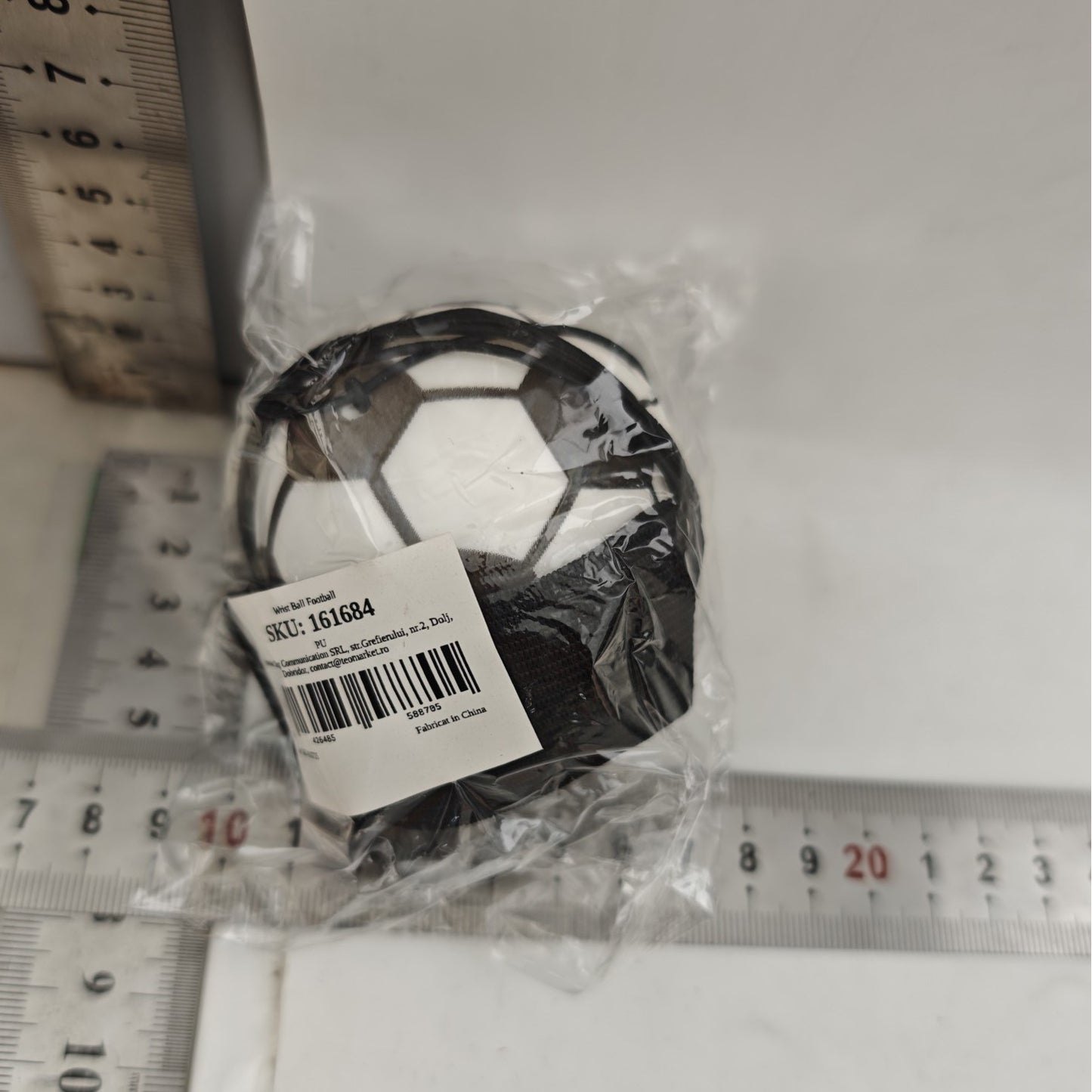Minge Saltareata Hiperelastica Space Moon Ball, Jucarie Antistress cu Fixare de Mana, Model Fotbal, Cauciuc, 66 mm, Alb/Negru