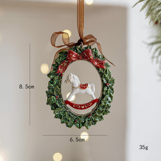 Decoratiune de Craciun pentru Brad, Model Ghirlanda cu Calut, Rasina Durabila, Multicolor, 8.5 x 6.5 cm